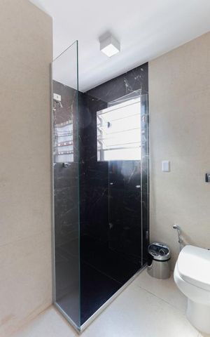 Casa à venda com 700m², 2 quartos e 2 vagas Casa à venda com 700m², 2 quartos e 2 vagasBanheiro da suíte