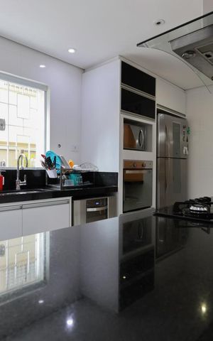 Casa à venda com 700m², 2 quartos e 2 vagas Casa à venda com 700m², 2 quartos e 2 vagasCozinha
