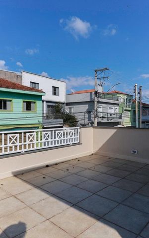 Casa à venda com 700m², 2 quartos e 2 vagas Casa à venda com 700m², 2 quartos e 2 vagasVaranda do quarto