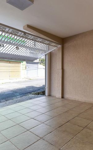Casa à venda com 700m², 2 quartos e 2 vagas Casa à venda com 700m², 2 quartos e 2 vagasGaragem