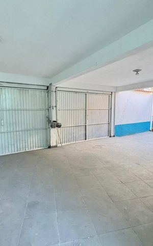 Casa à venda com 162m², 3 quartos e 1 vaga Casa à venda com 162m², 3 quartos e 1 vagaGaragem
