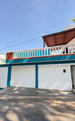 Casa à venda com 162m², 3 quartos e 1 vaga Casa à venda com 162m², 3 quartos e 1 vagaFachada