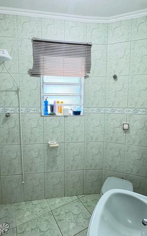 Casa à venda com 162m², 3 quartos e 1 vaga Casa à venda com 162m², 3 quartos e 1 vagaBanheiro