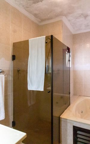 Casa à venda com 177m², 3 quartos e 2 vagasBanheiro do Quarto 1 suíte