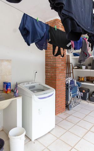 Casa à venda com 177m², 3 quartos e 2 vagasÁrea de Serviço