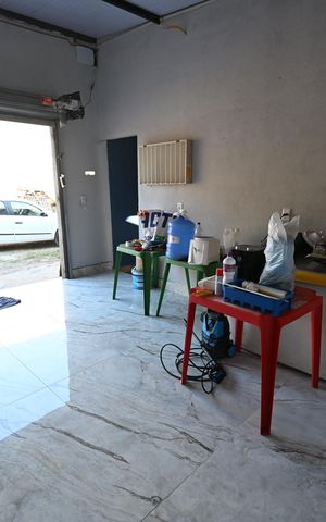 Casa à venda com 366m², 2 quartos e 3 vagas