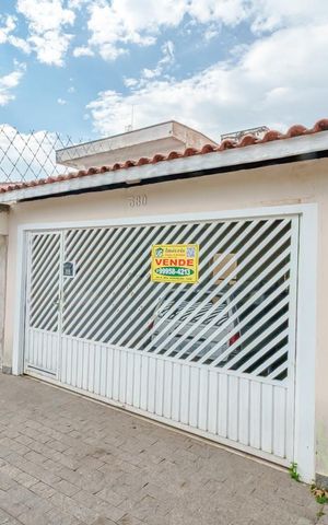 Casa à venda com 80m², 2 quartos e 2 vagas Casa à venda com 80m², 2 quartos e 2 vagasFachada