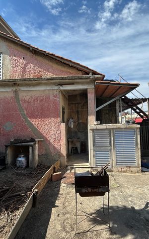 Casa à venda com 75m², 3 quartos e 2 vagasQuintal