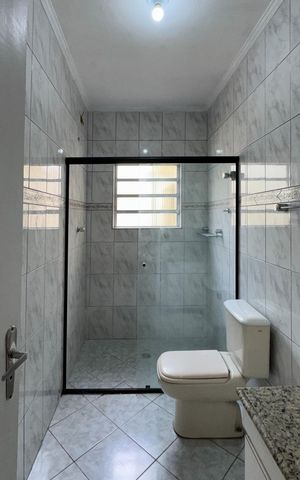 Casa à venda com 136m², 2 quartos e 2 vagas Casa à venda com 136m², 2 quartos e 2 vagasBanheiro Social
