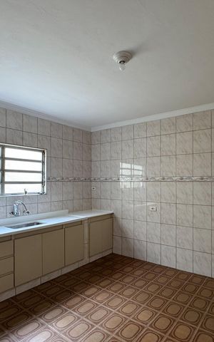 Casa à venda com 136m², 2 quartos e 2 vagas Casa à venda com 136m², 2 quartos e 2 vagasCozinha