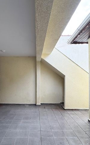 Casa à venda com 136m², 2 quartos e 2 vagas Casa à venda com 136m², 2 quartos e 2 vagasÁrea de Serviço