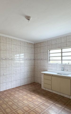 Casa à venda com 136m², 2 quartos e 2 vagas Casa à venda com 136m², 2 quartos e 2 vagasCozinha