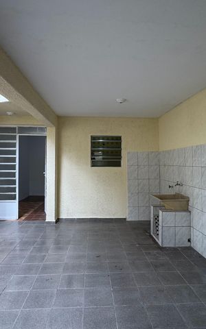 Casa à venda com 136m², 2 quartos e 2 vagas Casa à venda com 136m², 2 quartos e 2 vagasChurrasqueira