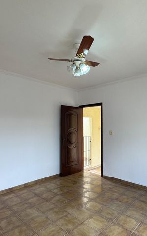 Casa à venda com 136m², 2 quartos e 2 vagas Casa à venda com 136m², 2 quartos e 2 vagasSala