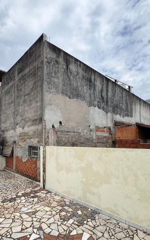 Casa à venda com 136m², 2 quartos e 2 vagas Casa à venda com 136m², 2 quartos e 2 vagasVaranda