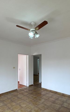 Casa à venda com 136m², 2 quartos e 2 vagas Casa à venda com 136m², 2 quartos e 2 vagasSala