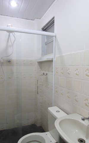 Casa de condomínio para alugar com 110m², 2 quartos e 1 vagaBanheiro social