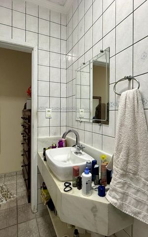 Casa à venda com 150m², 2 quartos e 3 vagas Casa à venda com 150m², 2 quartos e 3 vagasBanheiro Suíte