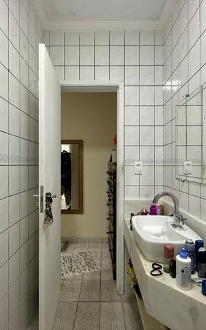 Casa à venda com 150m², 2 quartos e 3 vagas Casa à venda com 150m², 2 quartos e 3 vagasBanheiro Suíte