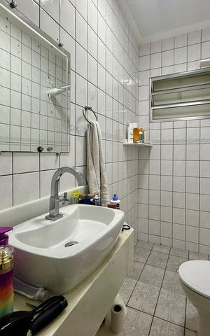 Casa à venda com 150m², 2 quartos e 3 vagas Casa à venda com 150m², 2 quartos e 3 vagasBanheiro Suíte