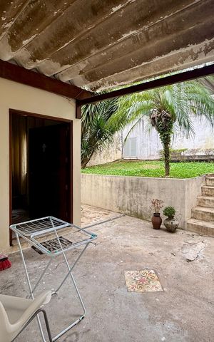 Casa à venda com 150m², 2 quartos e 3 vagas Casa à venda com 150m², 2 quartos e 3 vagasEntrada Casa