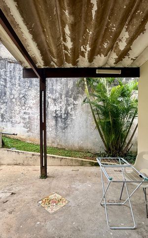 Casa à venda com 150m², 2 quartos e 3 vagas Casa à venda com 150m², 2 quartos e 3 vagasEntrada Casa