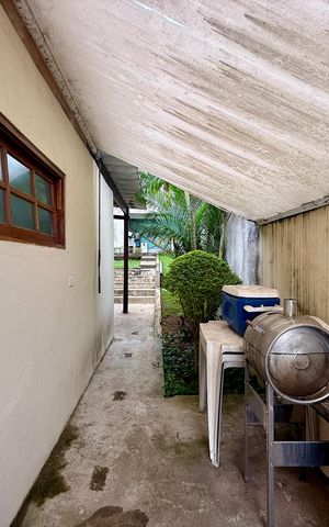 Casa à venda com 150m², 2 quartos e 3 vagas Casa à venda com 150m², 2 quartos e 3 vagasQuintal Lateral