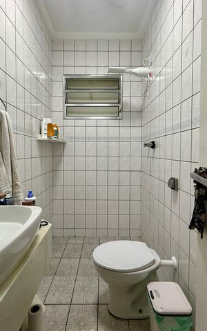 Casa à venda com 150m², 2 quartos e 3 vagas Casa à venda com 150m², 2 quartos e 3 vagasBanheiro Suíte