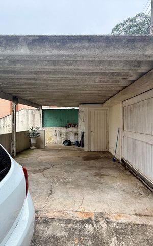 Casa à venda com 150m², 2 quartos e 3 vagas Casa à venda com 150m², 2 quartos e 3 vagasGaragem