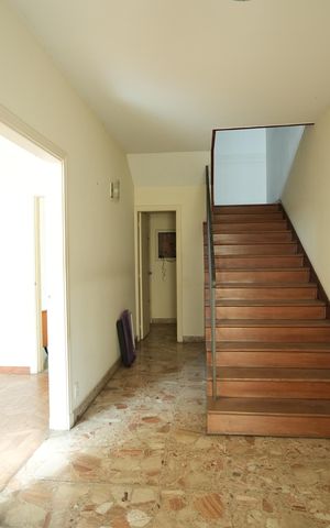Casa à venda com 306m², 4 quartos e 2 vagasSala