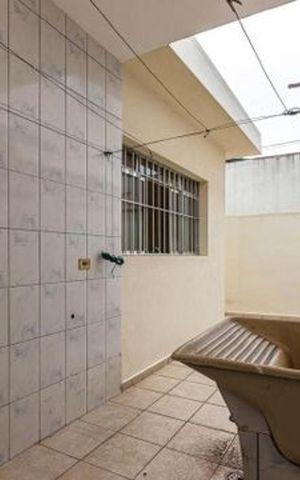 Casa à venda com 220m², 4 quartos e 3 vagas Casa à venda com 220m², 4 quartos e 3 vagasÁrea de serviço - casa 2
