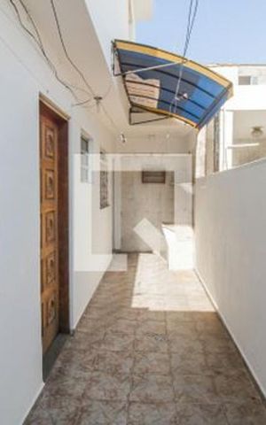 Casa à venda com 220m², 4 quartos e 3 vagas Casa à venda com 220m², 4 quartos e 3 vagasÁrea externa