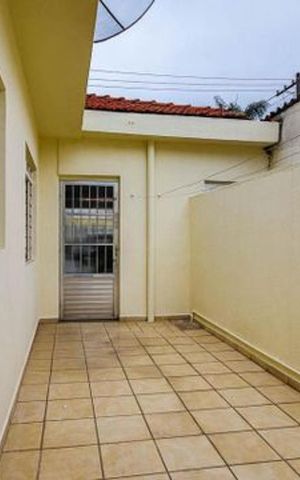 Casa à venda com 220m², 4 quartos e 3 vagas Casa à venda com 220m², 4 quartos e 3 vagasÁrea externa
