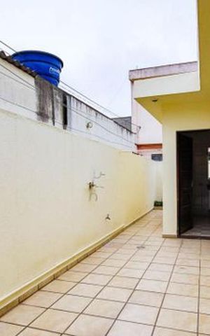 Casa à venda com 220m², 4 quartos e 3 vagas Casa à venda com 220m², 4 quartos e 3 vagasÁrea externa
