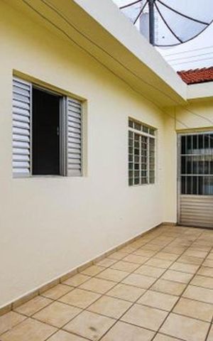 Casa à venda com 220m², 4 quartos e 3 vagas Casa à venda com 220m², 4 quartos e 3 vagasÁrea externa