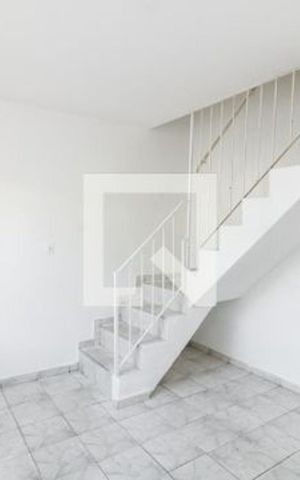 Casa à venda com 220m², 4 quartos e 3 vagas Casa à venda com 220m², 4 quartos e 3 vagasSala- Casa 1