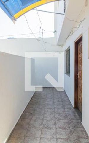 Casa à venda com 220m², 4 quartos e 3 vagas Casa à venda com 220m², 4 quartos e 3 vagasÁrea externa