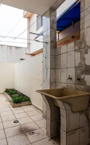 Casa à venda com 220m², 4 quartos e 3 vagas Casa à venda com 220m², 4 quartos e 3 vagasÁrea de serviço - casa 2
