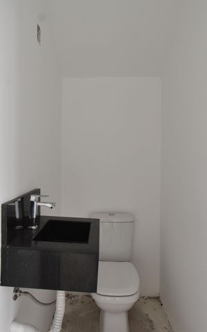 Casa de condomínio à venda com 109m², 3 quartos e 2 vagasLavabo