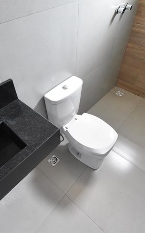Casa de condomínio à venda com 109m², 3 quartos e 2 vagasBanheiro da Suíte
