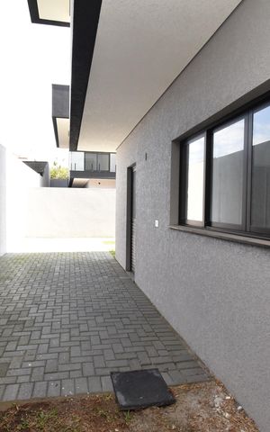 Casa de condomínio à venda com 109m², 3 quartos e 2 vagasÁrea externa/Garagem