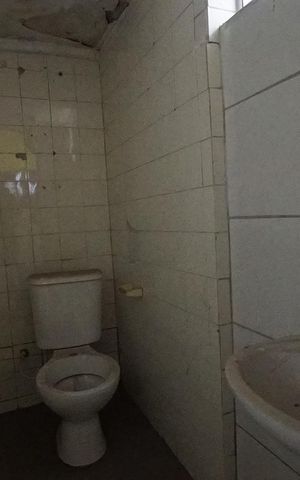Casa à venda com 340m², 3 quartos e 6 vagasBanheiro de serviço
