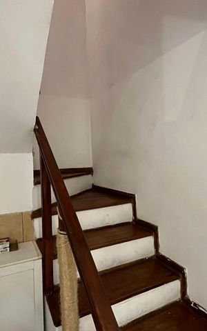 Casa à venda com 320m², 4 quartos e 2 vagasEscada