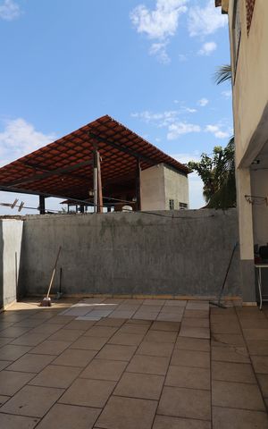 Casa à venda com 213m², 4 quartos e 1 vagaÁrea de Serviço/Quintal