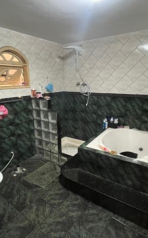 Casa à venda com 320m², 4 quartos e 2 vagasBanheiro 1