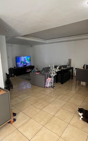 Casa à venda com 320m², 4 quartos e 2 vagasSala