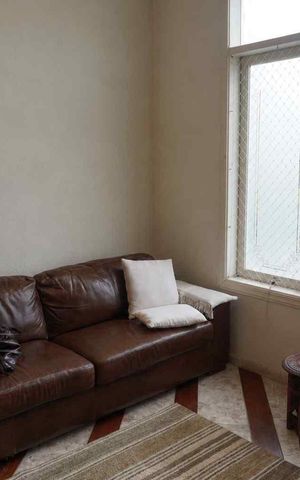 Casa de condomínio à venda com 420m², 5 quartos e 3 vagas Casa de condomínio à venda com 420m², 5 quartos e 3 vagasSala