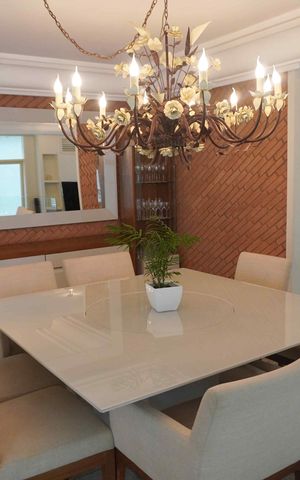 Casa de condomínio à venda com 420m², 5 quartos e 3 vagas Casa de condomínio à venda com 420m², 5 quartos e 3 vagasSala de Jantar