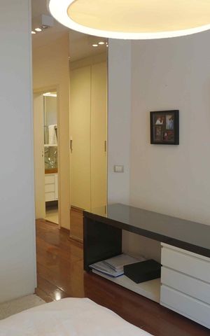 Casa de condomínio à venda com 420m², 5 quartos e 3 vagas Casa de condomínio à venda com 420m², 5 quartos e 3 vagasSuite 3