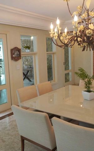 Casa de condomínio à venda com 420m², 5 quartos e 3 vagas Casa de condomínio à venda com 420m², 5 quartos e 3 vagasSala de Jantar